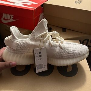 Yeezy Boost 350 V2 in Cream White (Bone) BRAND NEW